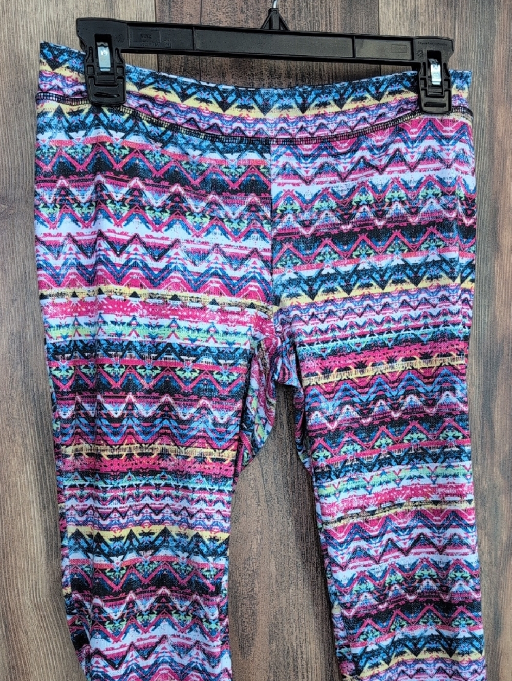 MJS by Soffe Aztec Print Capri Legging L                M366